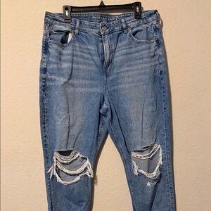 American Eagle Outfitters Women's Light Blue Ripped Boyfriend Jeans